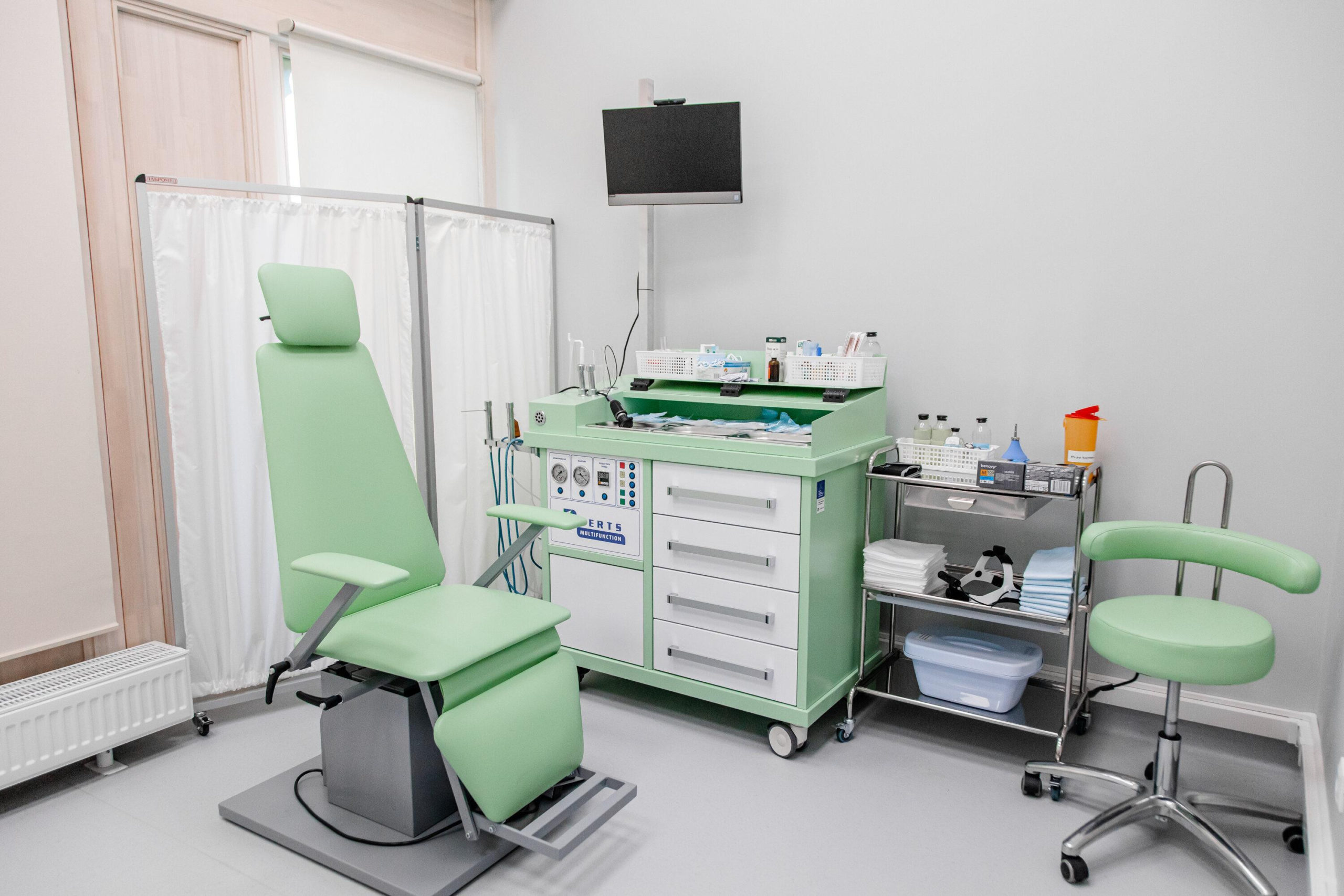 mediczinskij-czentr-yourmed-na-avangardnoj-ulicze-set-moskva-3