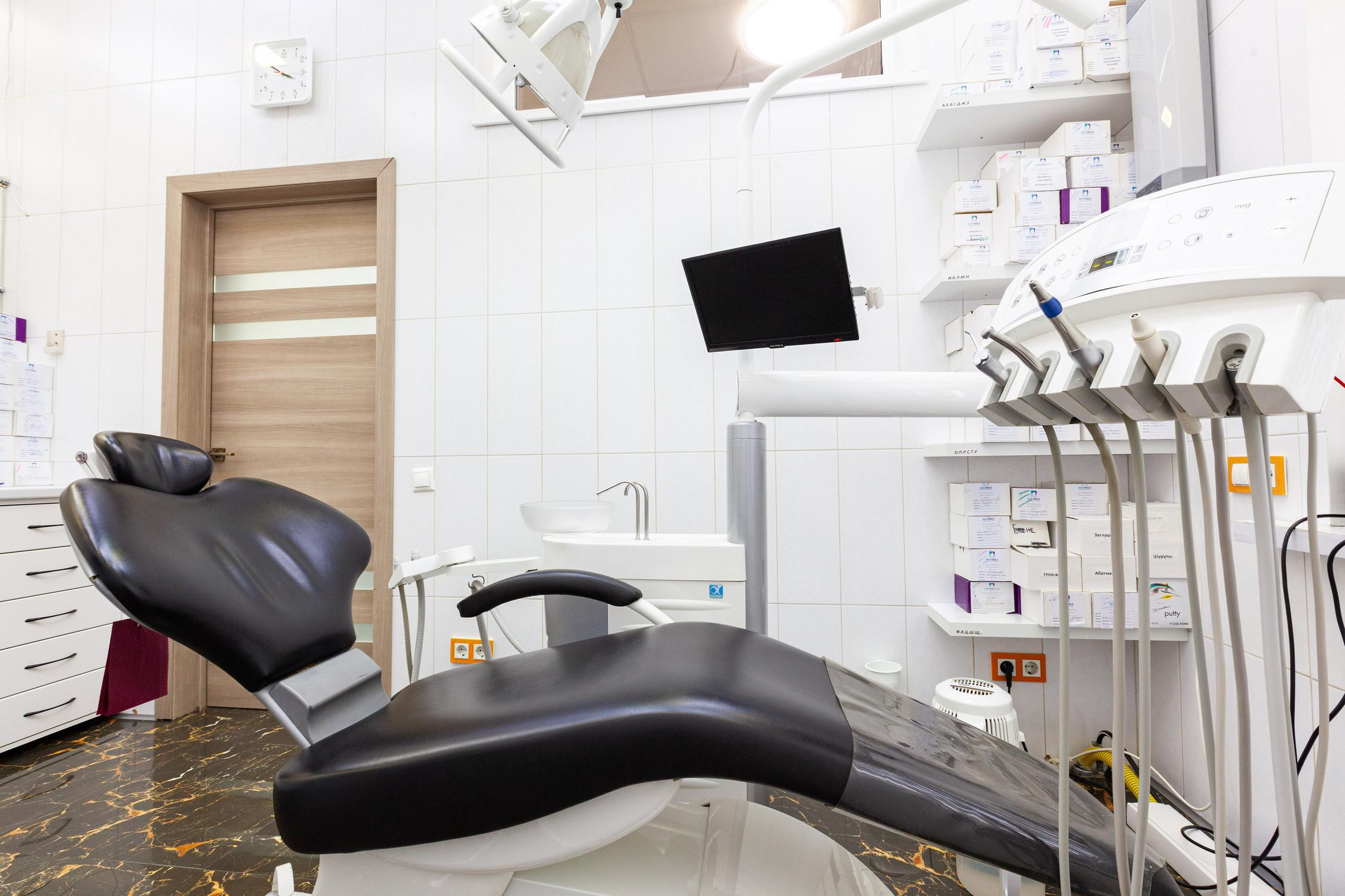 stomatologicheskaya-klinika-new-smile-na-oktyabrskoj-ulicze-set-moskva-6