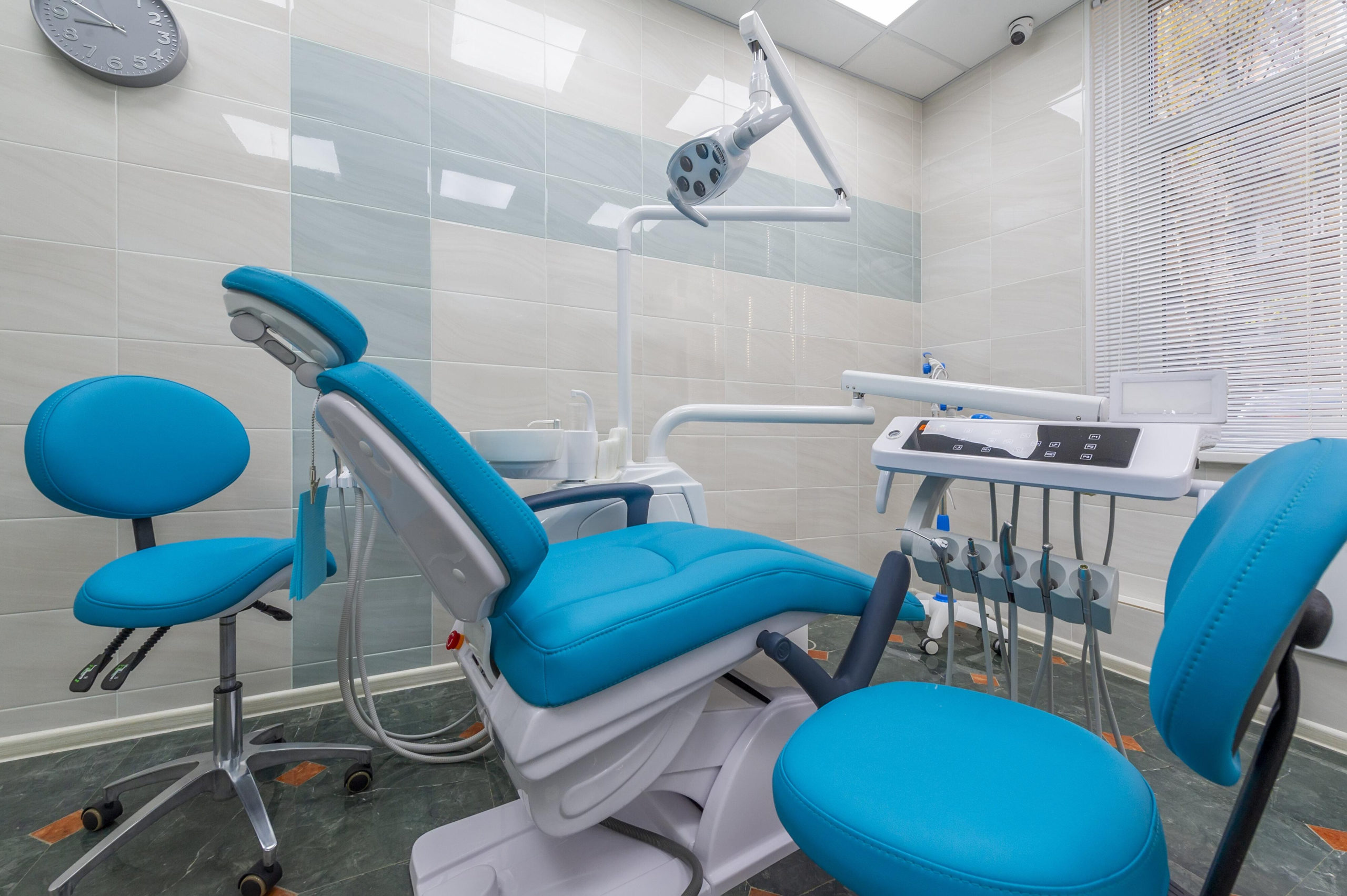 czentr-dentalnoj-implantologii-i-semejnoj-stomatologii-ms-dentaklinik-na-czentralnoj-ulicze-set-dolgoprudnyj-1