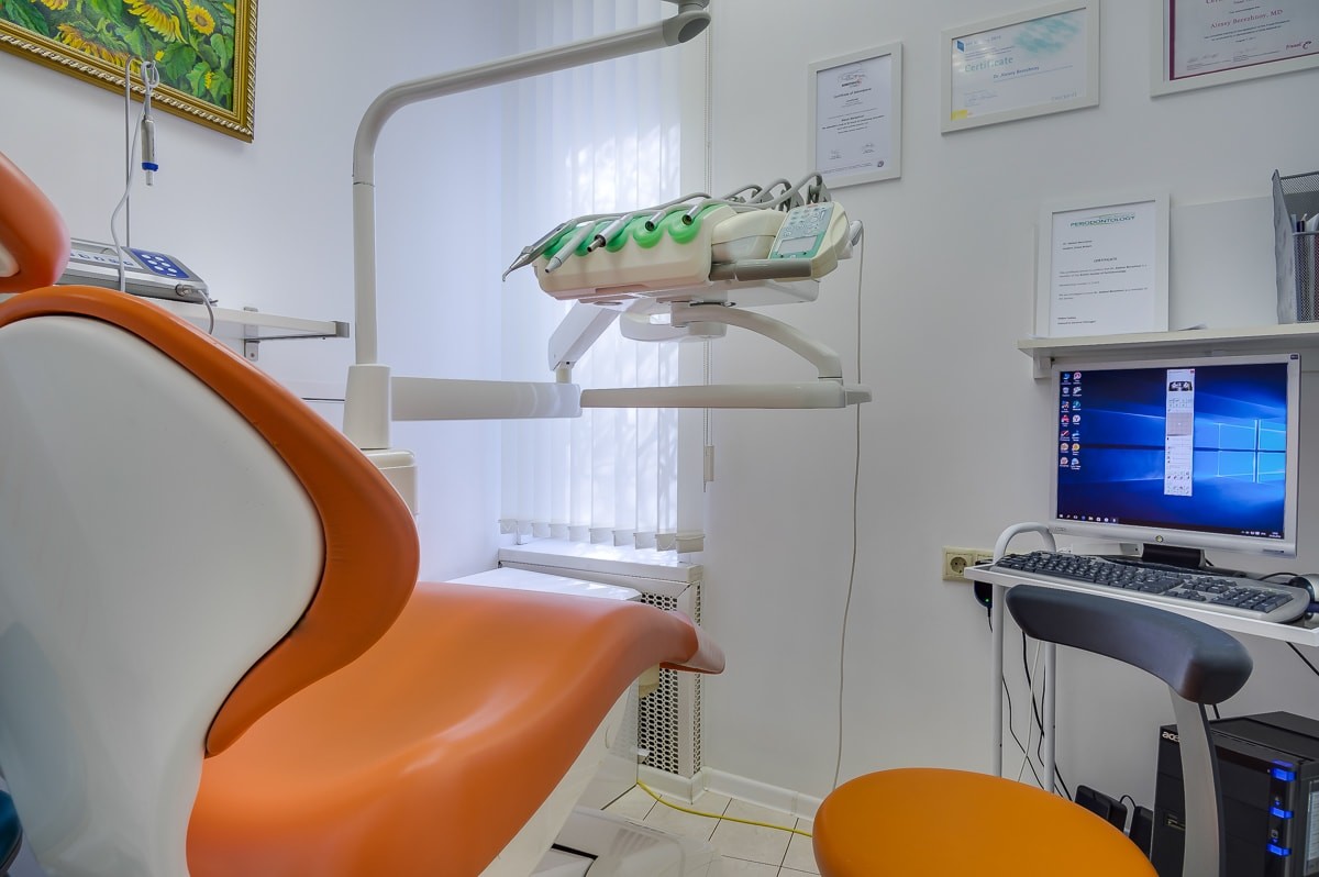 stomatologiya-doktor-lopatin-na-metro-frunzenskaya-moskva-1